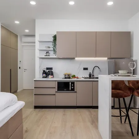 Area2 Center Luxury *