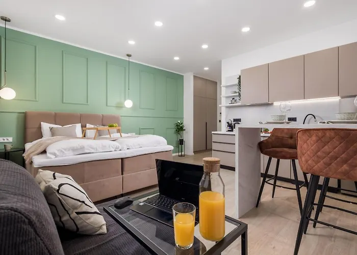 Area2 Center Luxury