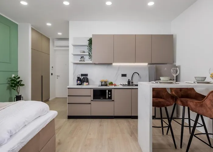Area2 Center Luxury *